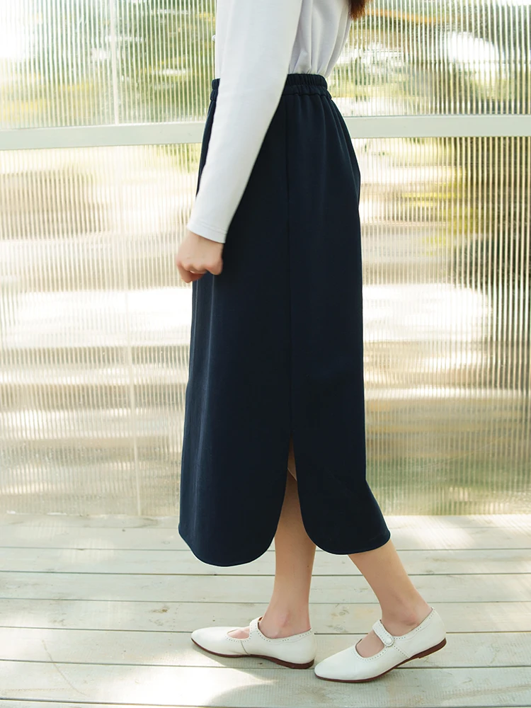 50's fashion と vintage が融合した、今こそ着るべき中長めのニットスカートは？