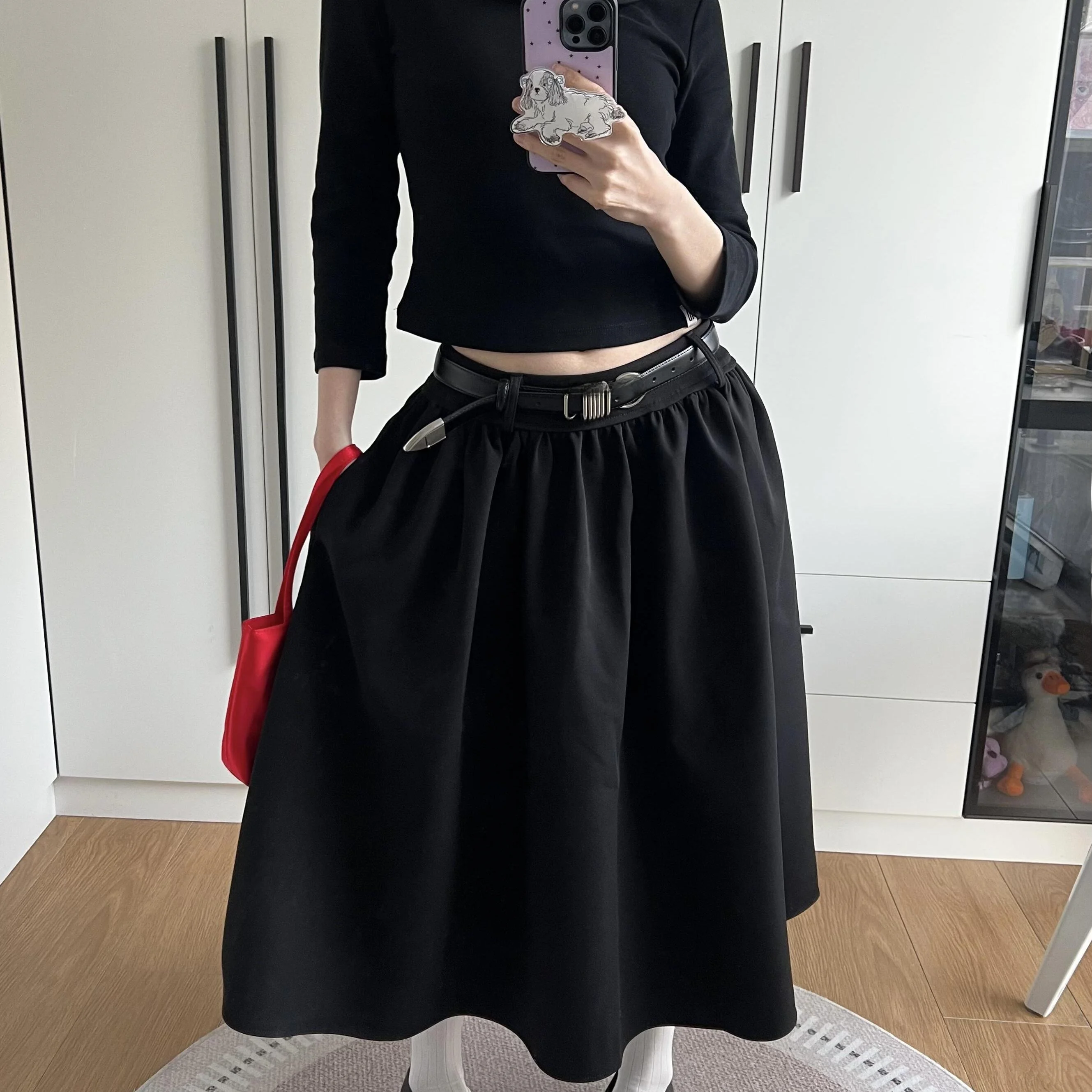 黒のマーメイドスカート コーデはどう選ぶ？百搭でシンプルなAラインスカートが解決するリアルな悩み