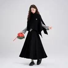 黒色ケープ付きニットセーターとスカートの秋冬用コーディネート（セットアップ対応）