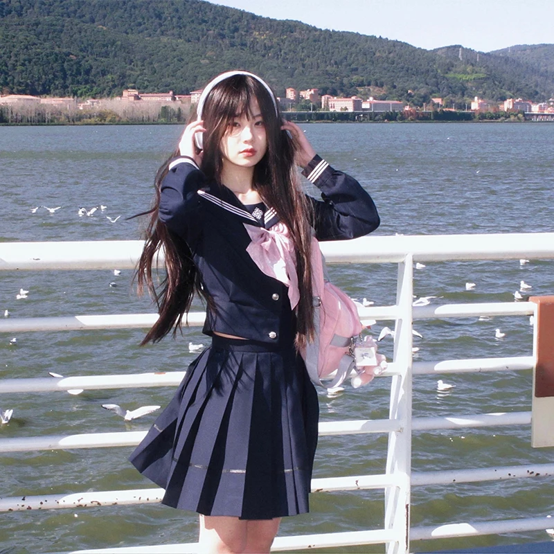 女子JK制服を選び直す！紺とピンクのセーラー服が、なぜ今注目されているのか？