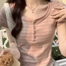 体型を美しく見せる！ストライプデザインの短袖Tシャツ【レディース・コットン・ボタン付き】