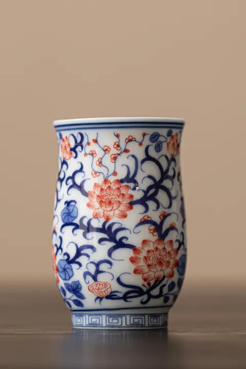 青花柄陶器製 香りを楽しむティーカップ【高級感あるデザイン・個人用】