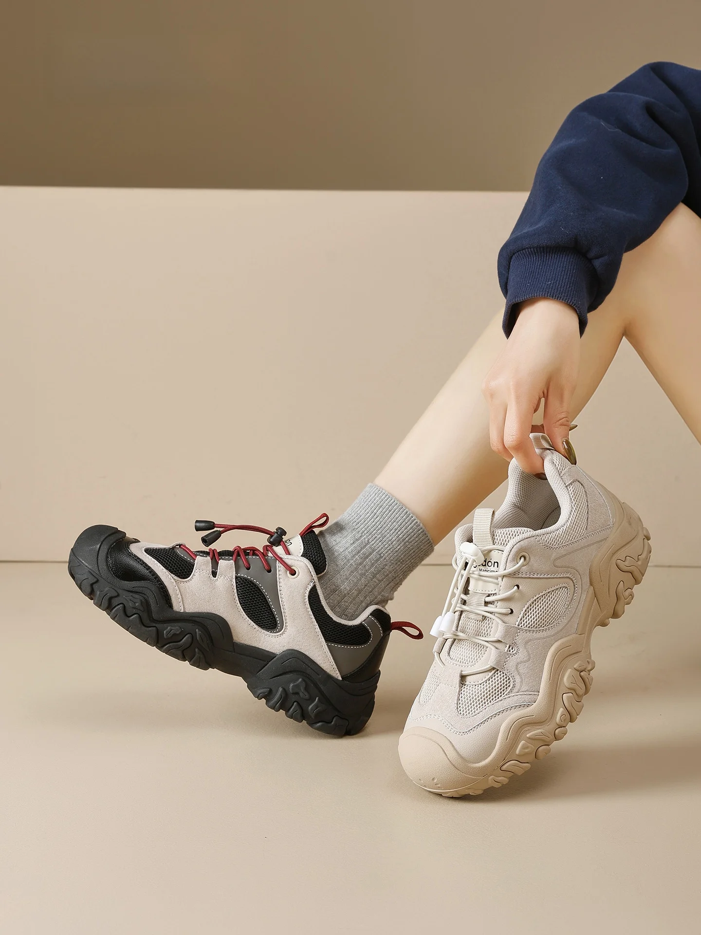 女性向けアウトドアハイキングシューズ：厚底・通気性・スポーツデザインの実用性を検証