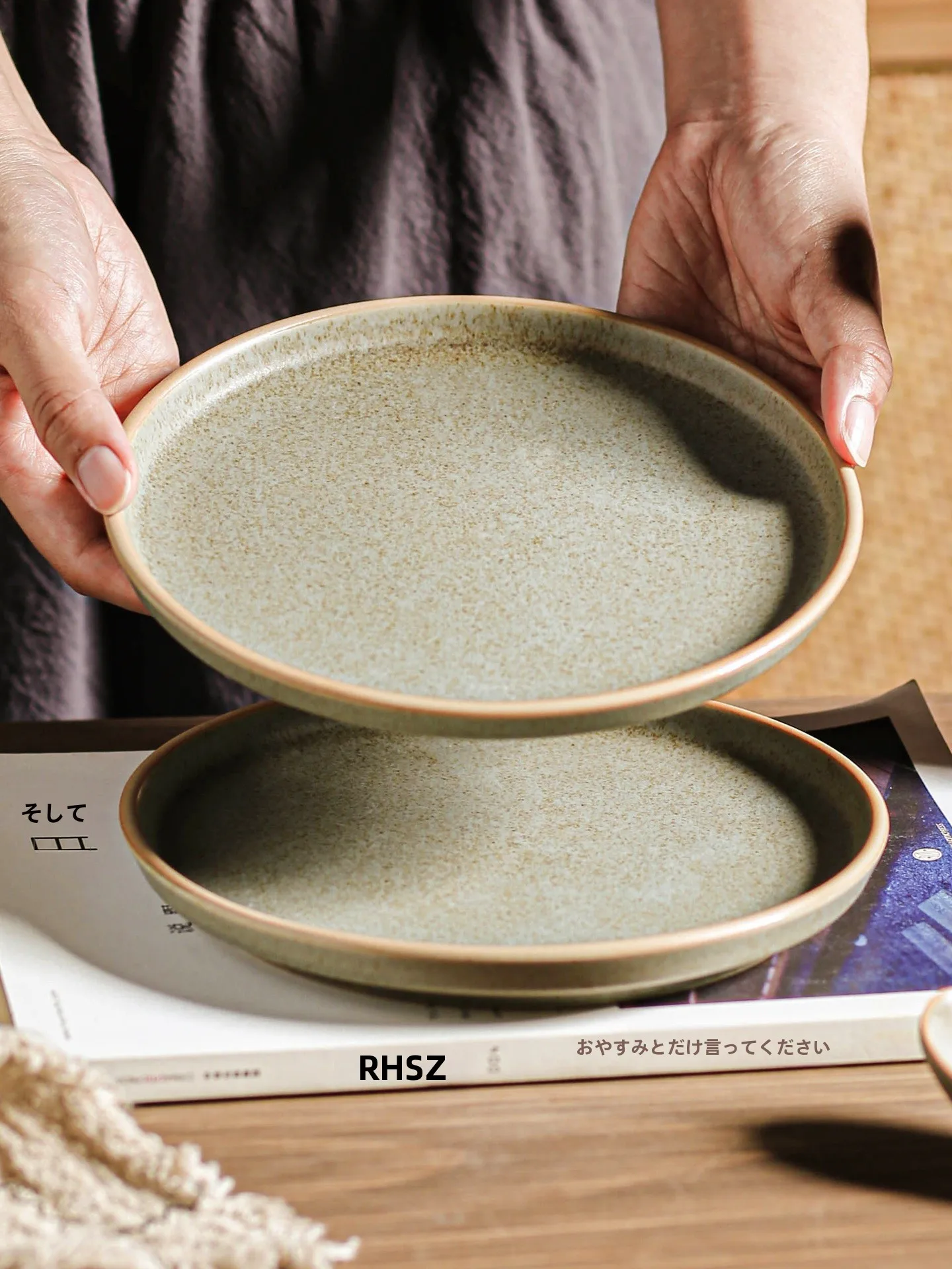 骨瓷製の小皿【軽やかな高級感・和風デザイン】：おしゃれな日常食卓に最適な和風純色小皿