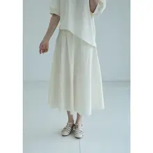 肌理感のある洗いざらしの長綿を使用したハイウエストAラインの半身スカート【シンプルデザイン・不規則ヘム】