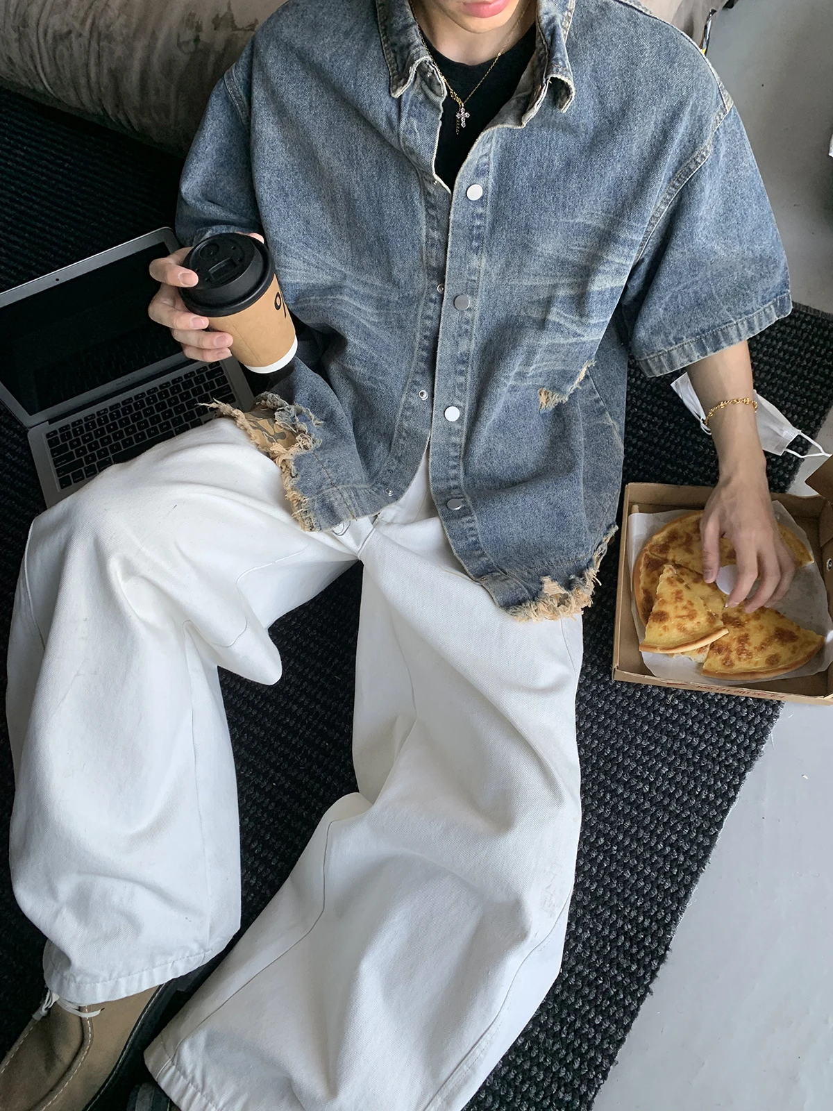 40代のカジュアル ファッションで迷うなら、この1アイテムで解決できる？