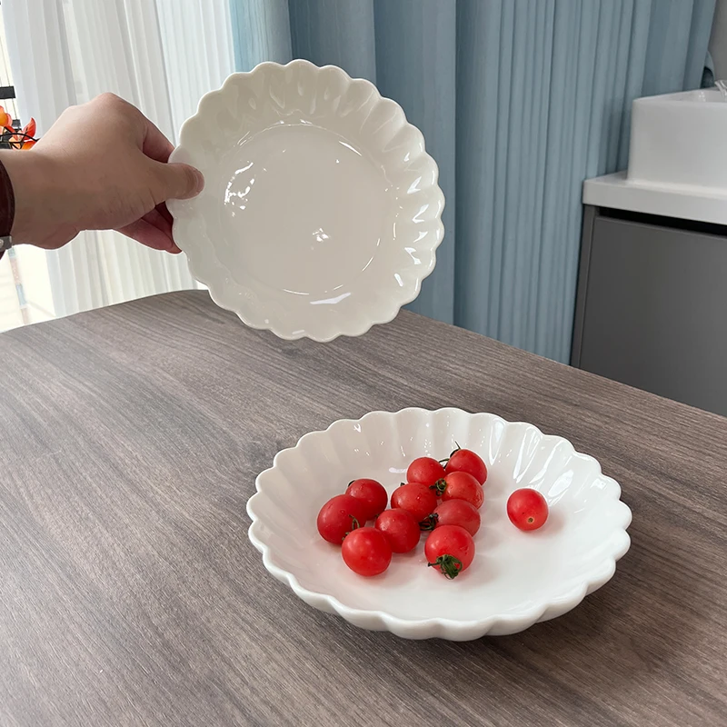 家庭用花柄プレート：上品なデザインでレストランやホテルに最適な陶器製小皿