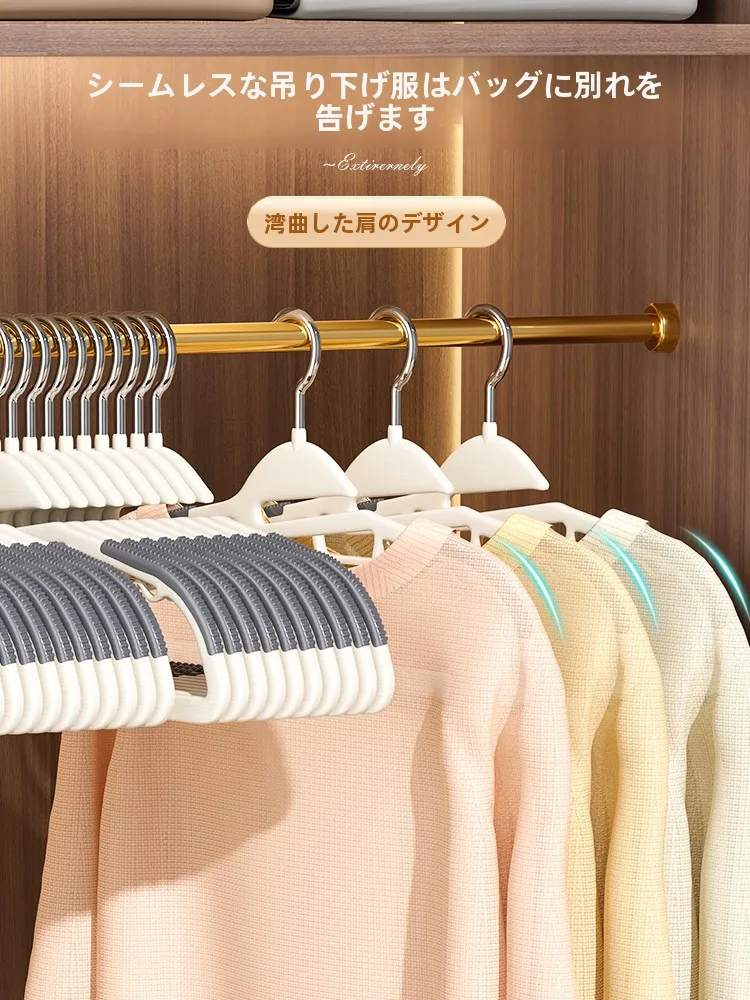 背中の空いた服に悩むあなたへ：本当に必要なのは「ハンガー」なのか？