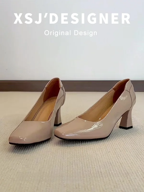 高ヒールパンプスが足にやさしい理由は？ベージュの太ヒールパンプスが通勤に最適な理由を解説