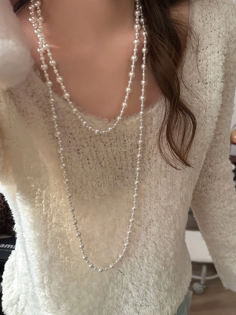 パール ロング ネックレス アレンジ どうやって着ける？洗練されたデザインでどんなスタイルに合うのか