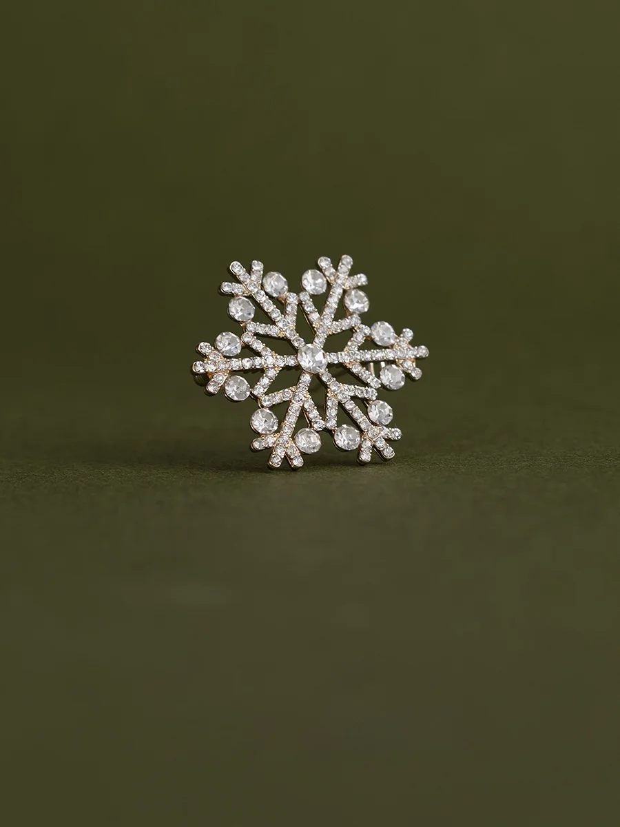 雪の結晶デザインバレッタ：フランス風サイドクリップの実用性と使い方