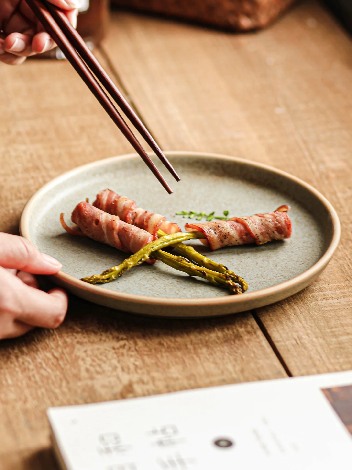 骨 瓷製の小皿【軽やかな高級感・和風デザイン】：おしゃれな日常食卓に最適な和風純色小皿