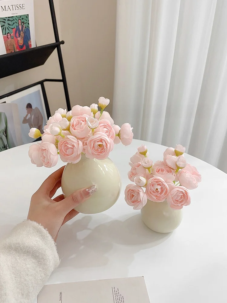 おうち時間を豊かにするおすすめアイテム ミニ花瓶 陶製フェイクフラワーの定義と特徴