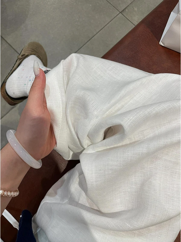 オフホワイトパンツコーデで失敗しない方法は？真夏の通勤スタイルを救う1本のパンツ
