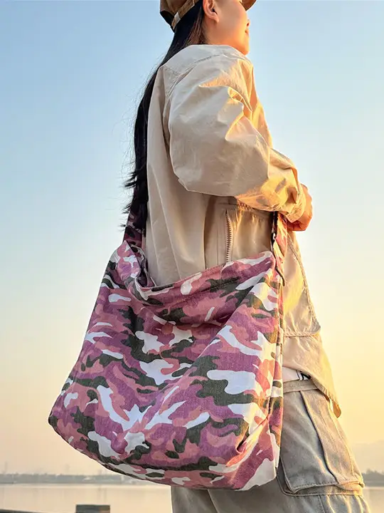 大容量キャンバスショルダーバッグ【アートなヒョウ柄・スタイル・斜め掛け対応】