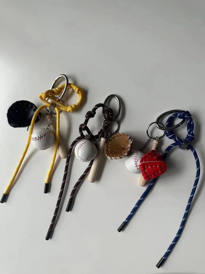 ファッション性の高い登山ロープ風のキーホルダー【個性的でス�タイリッシュ】