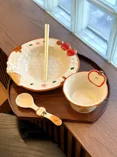 可愛い苺デザインの陶器製ボウル【家庭用・釉下彩・サラダやご飯に最適】