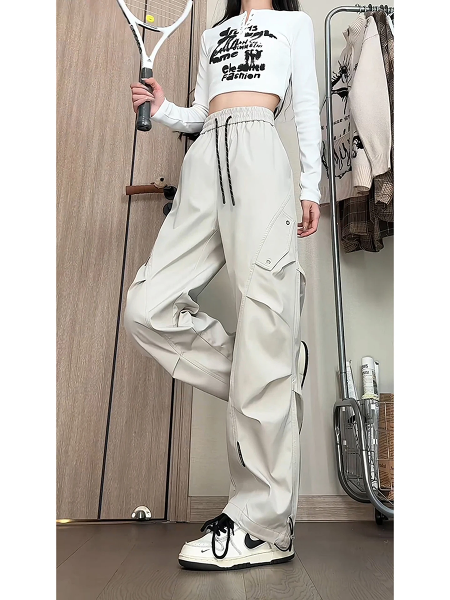 キャンプ 黒コーデに最適なアウトドアパンツ：美式工装スタイルの実用性と機能性