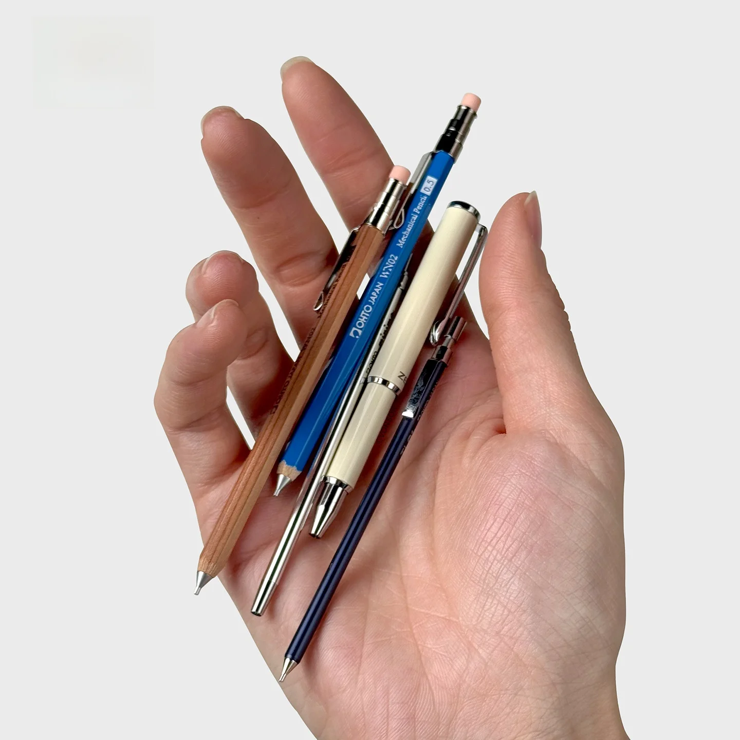 ボールペンの選び方で悩んでいる？厳選4選で使えるシーンと実際の使い心地を解説