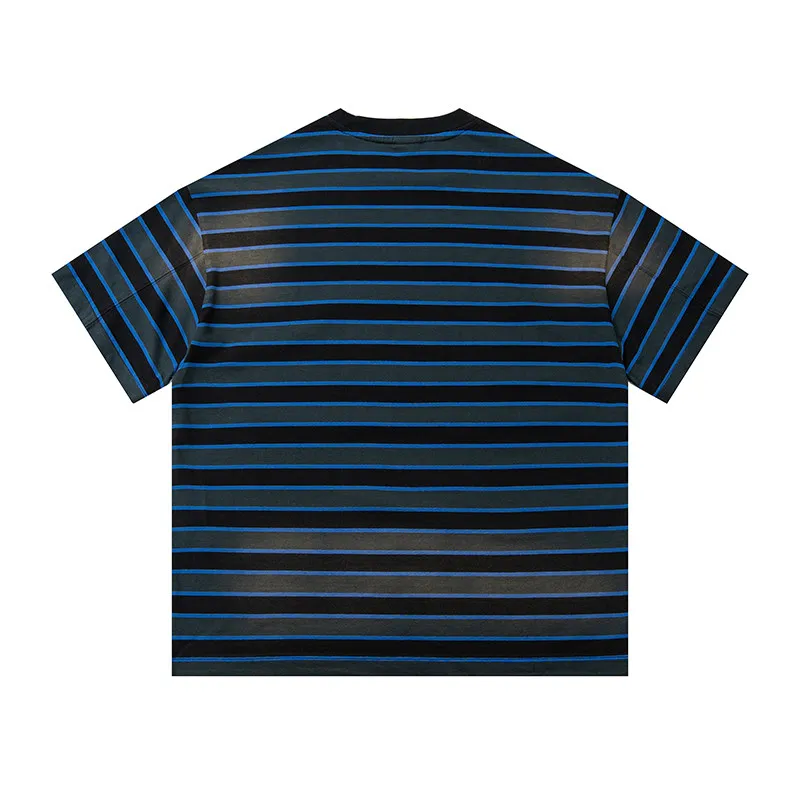 ストライプ柄 メンズTシャツはどう選ぶ？夏の日常に溶け込む、水洗いグラデーションの魅力とは