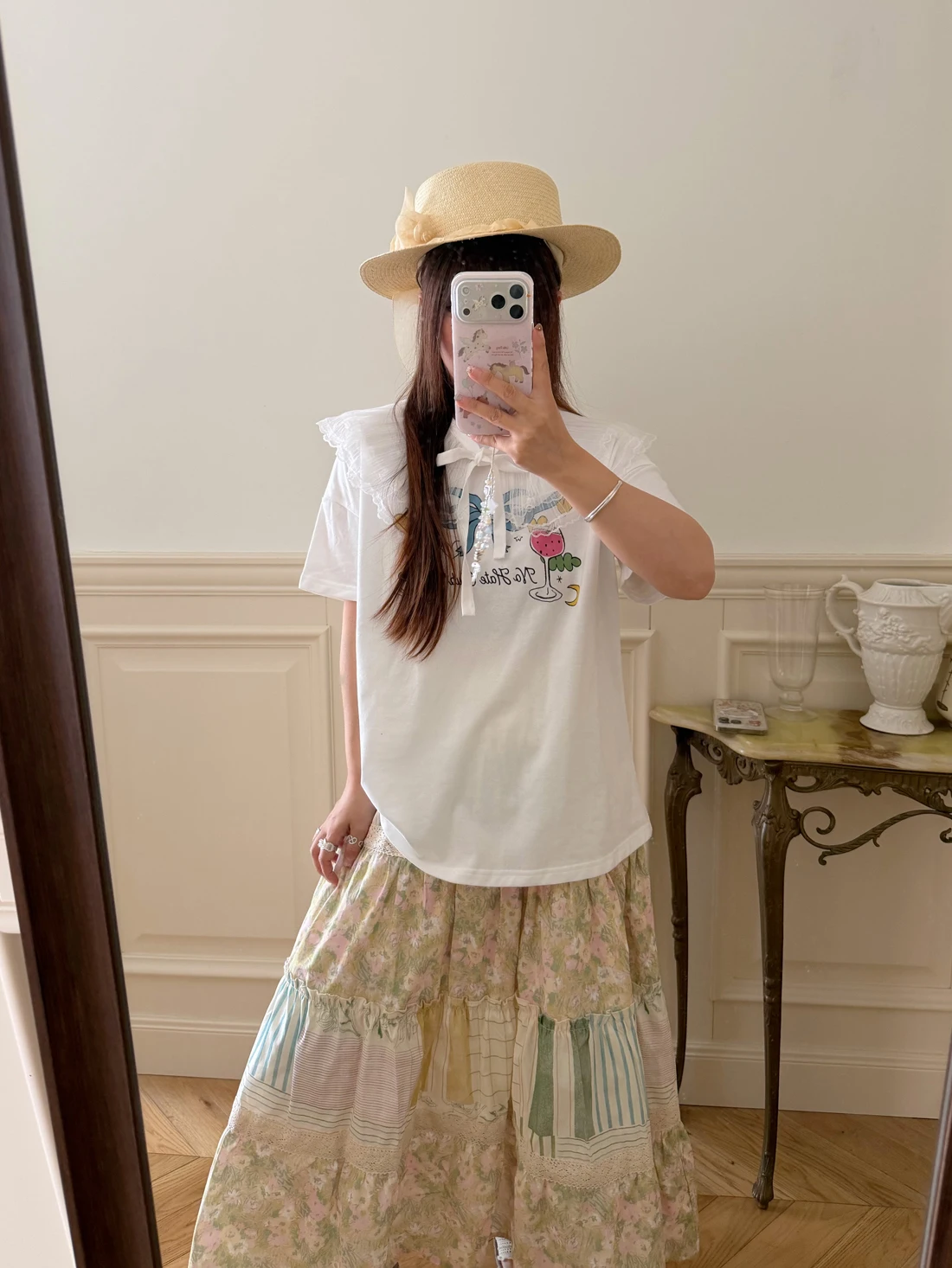 天使のリボンデザイン 綿100% Tシャツ：ワンポイント刺繍の男女共通スタイルとは