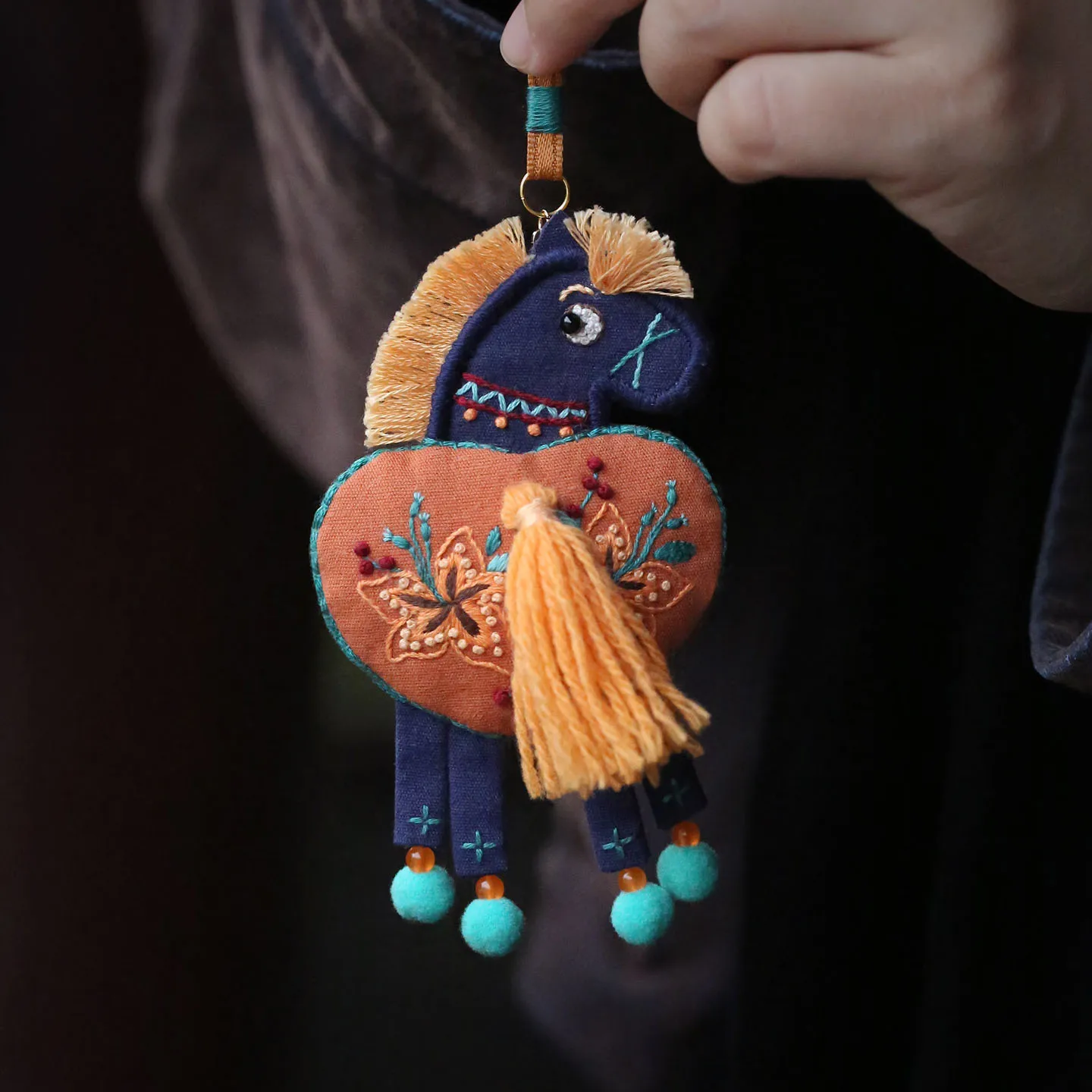 刺繍香袋 DIY 手作りキット：馬年を祝う平安と高昇の伝統的贈り物