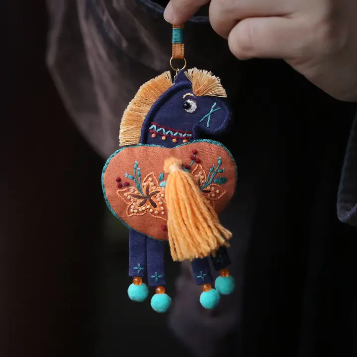 刺繍香袋 DIY 手作りキット【平安と高昇を祝う馬年の贈り物】（セットアップ対応）