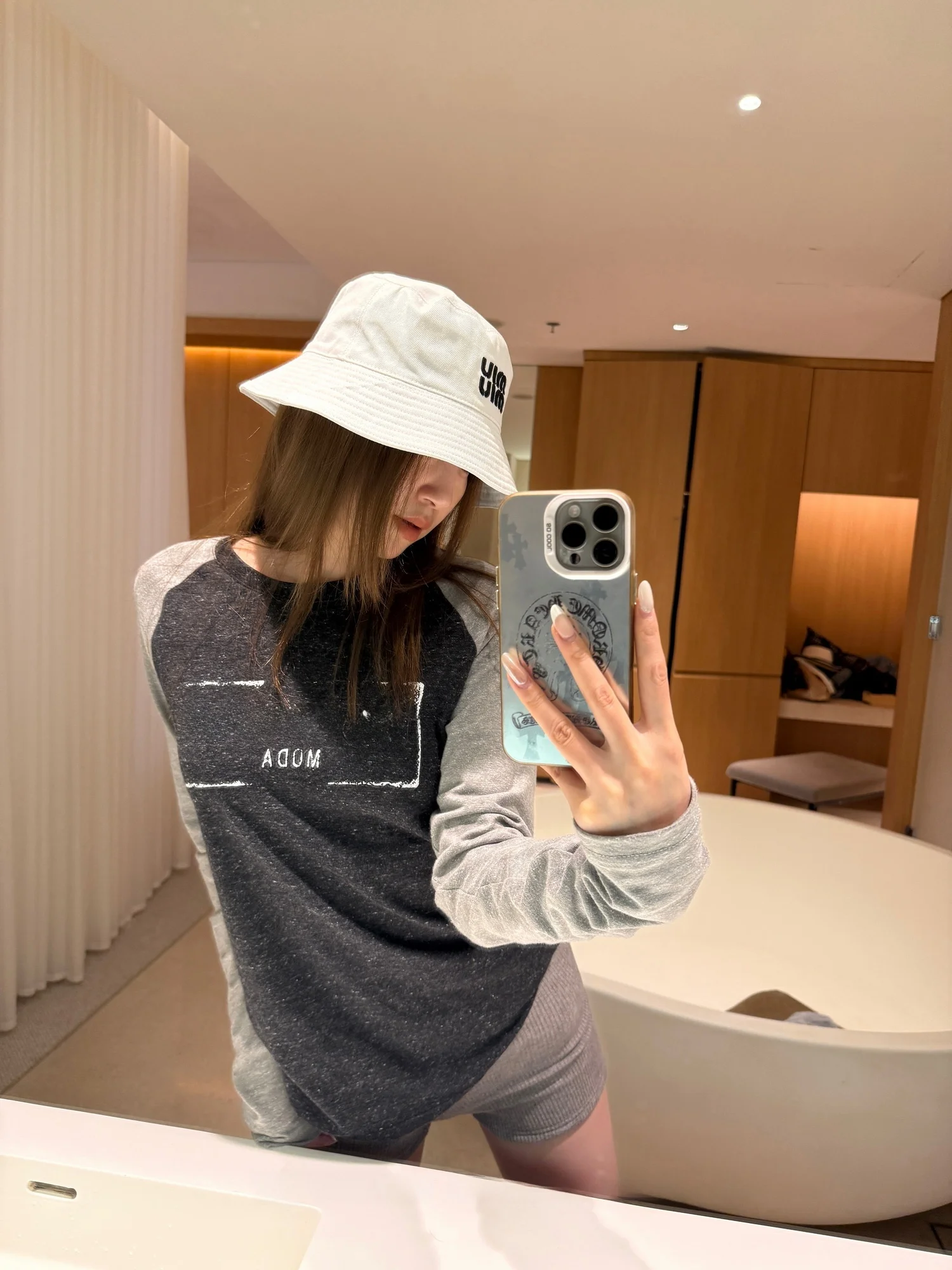 テンダーロイン tシャツ：カラーブロックデザインの女性用長袖Tシャツの実用性と選定基準