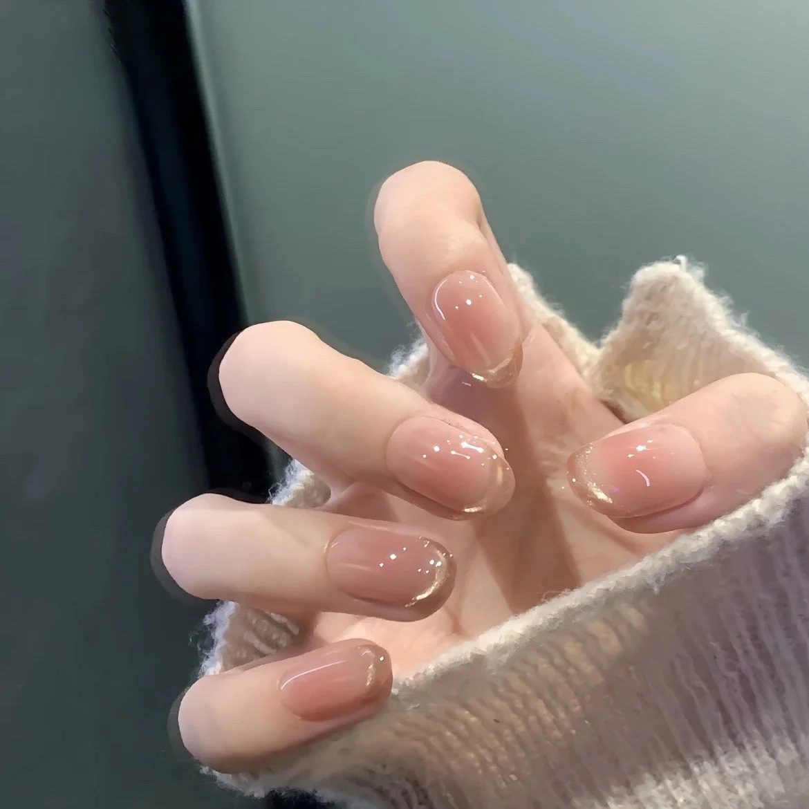 大人のフレンチネイルをオフィスで受けられるなら、これで決める？