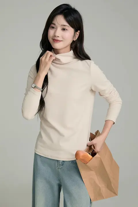 米白色ハイネック長袖インナーTシャツ【ゆったりデザイン・秋用】