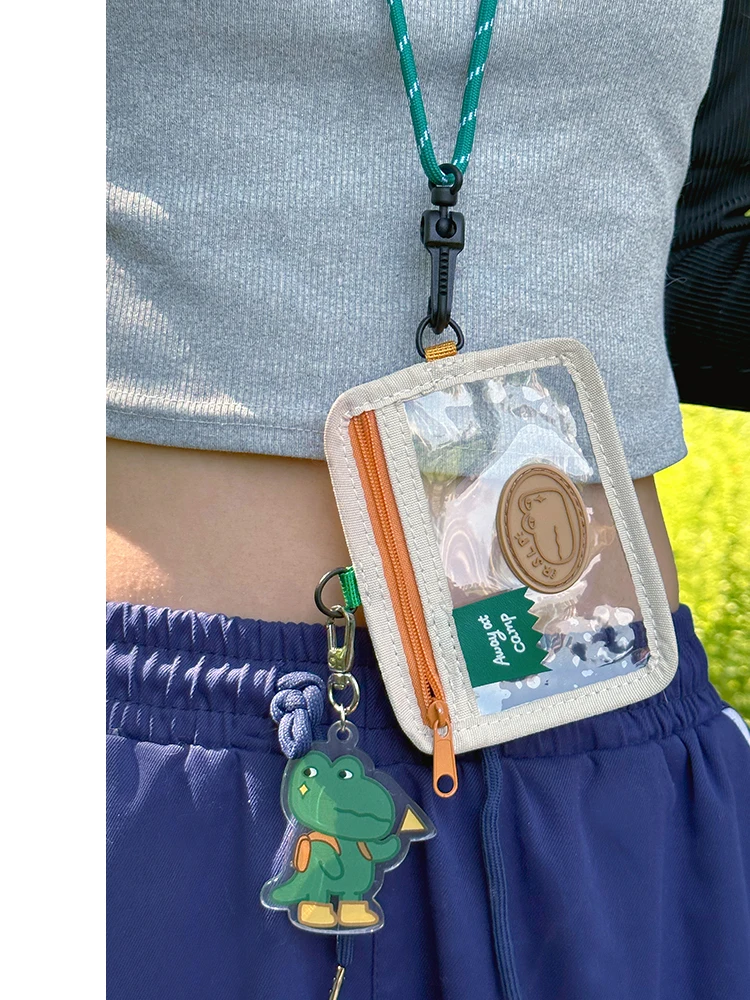 可愛いネックストラップ付き透明カードケース：学生・通勤用の軽量デザインと使い勝手を徹底解説