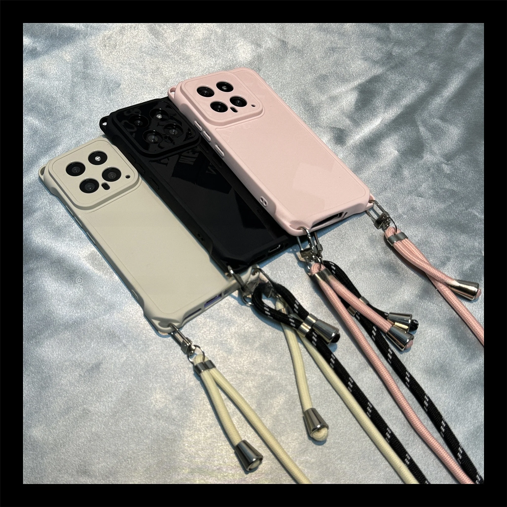 シンプルな首掛けスマホケース：スマホ持ち運びに最適なインスタ風保護ケース