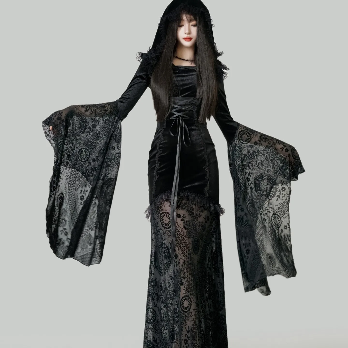 2026ハロウィンの服装選びで迷うなら、このゴシックレースドレスが救う理由は？