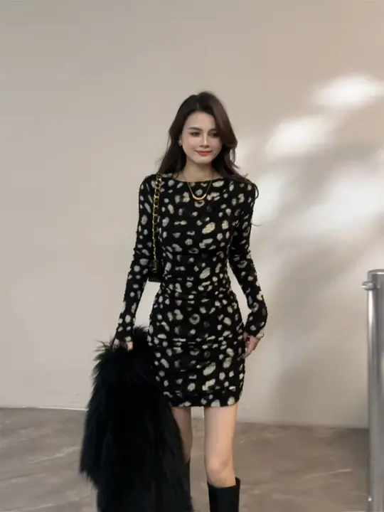 ヴィンテージ風ヒョウ柄ワンピース【長袖・秋冬用・スリムフィット】