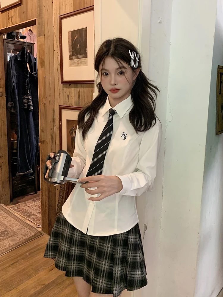 プリーツスカート コーデ 完全ガイド｜トップス選びの5つのルールと実際のコーデ