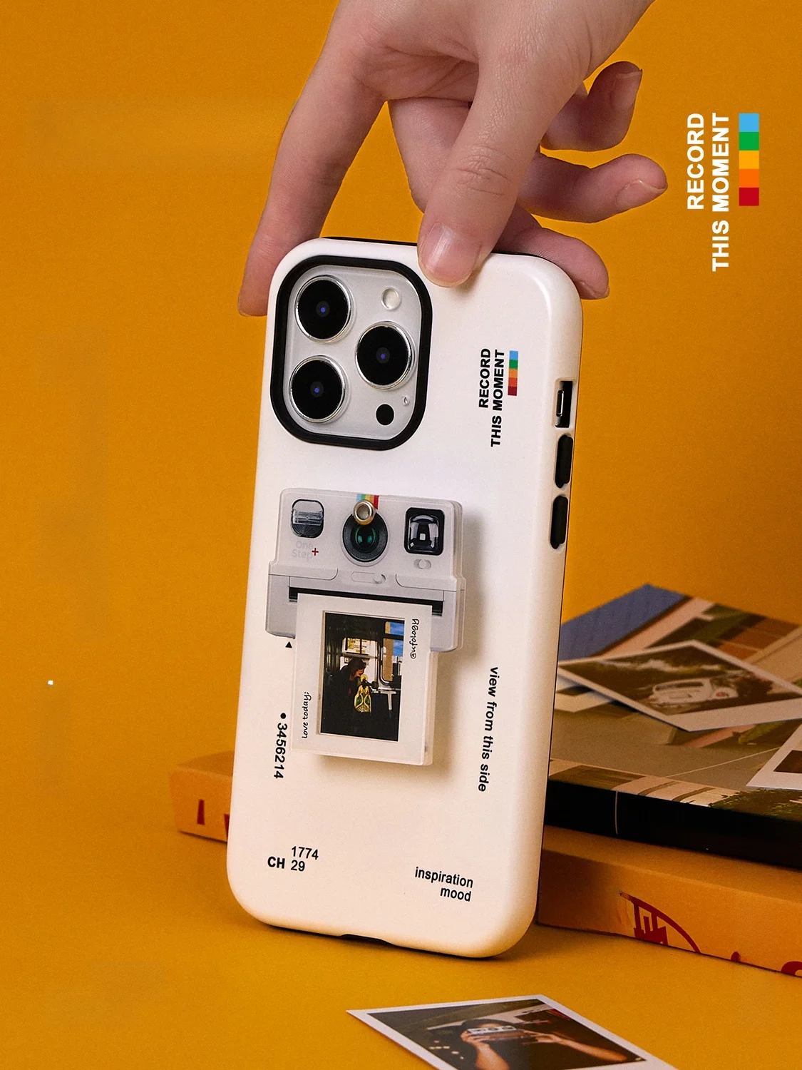 iPhone 14 Proの2-in-1ポラロイドホルダー：写真フレームスタンドと保護機能を備えた韓式デザイン