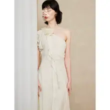 エレガントな印象のワンショルダー花柄ドレープキャミソールワンピース【フリル付き・軽やかなデザイン】