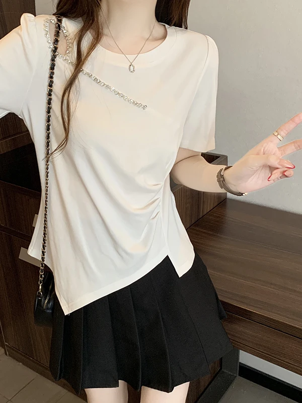 デザイン性の高いイレギュラーTシャツ：モード系Tシャツのスタイルと実用性を解説