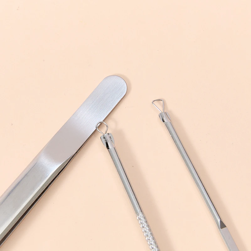 derma roller は本当に効果的なのか？肌荒れやニキビに効く実際の使い方を解説