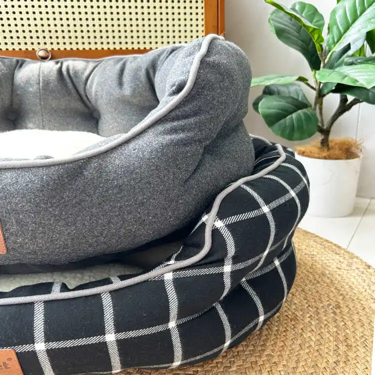 Cosy Pet 秋冬用厚手ペットベッド：保温設計が中小型犬・猫に最適な実用性を実証