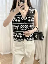 ブラックホワイトのコントラスト編みVネックベスト【ショート丈・ノースリーブ・ニットトップス】（セットアップ対応）