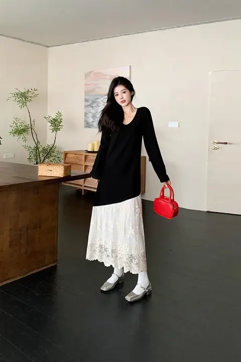上品なデザイン！ブラックレース切替ロングドレス【Vネック・長袖・イミテーションレイヤード】