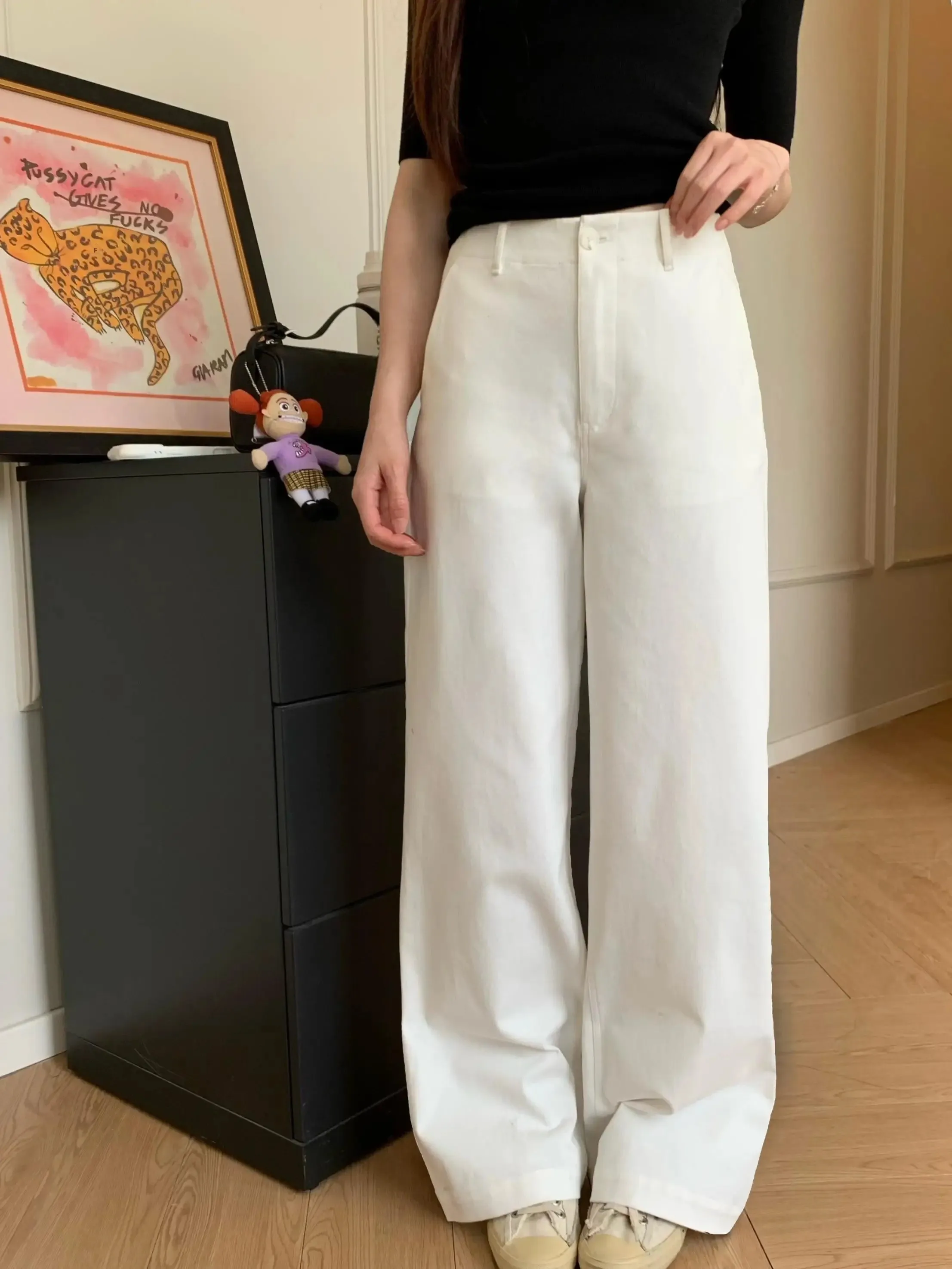 白パンツ 合う色 レディース どんな色がおすすめ？厳選3選