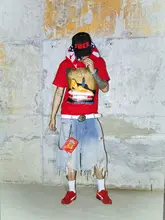 秋用ボックスシルエットのデジタルプリント半袖Tシャツ【フィット・レッド】