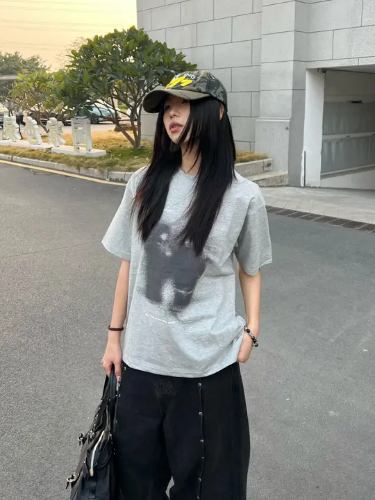 アメリカンレトロデザインのショートスリーブTシャツ【ユニセックス・ルーズフィット・夏用】