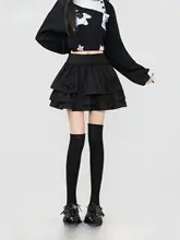 立体的なフラワーデザインの黒いフレアスカート【春用・フリル付き・Aライン】