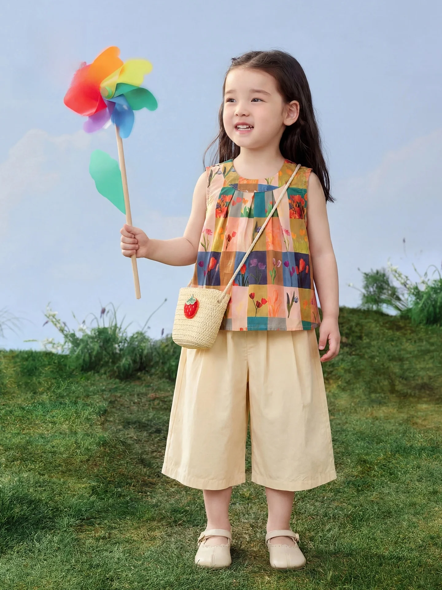 ぽっちゃり夏コーデに最適な無袖トップスと薄手パンツセット