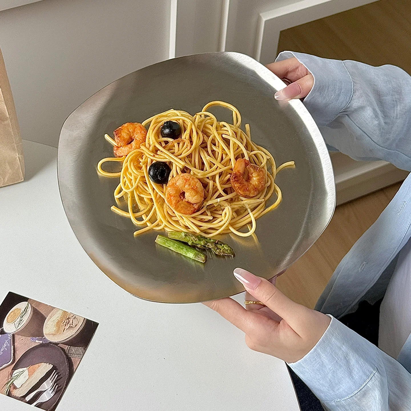 ハーフバースデー プレート：スタイリッシュなステンレス製デザートプレートの実用性と使い方