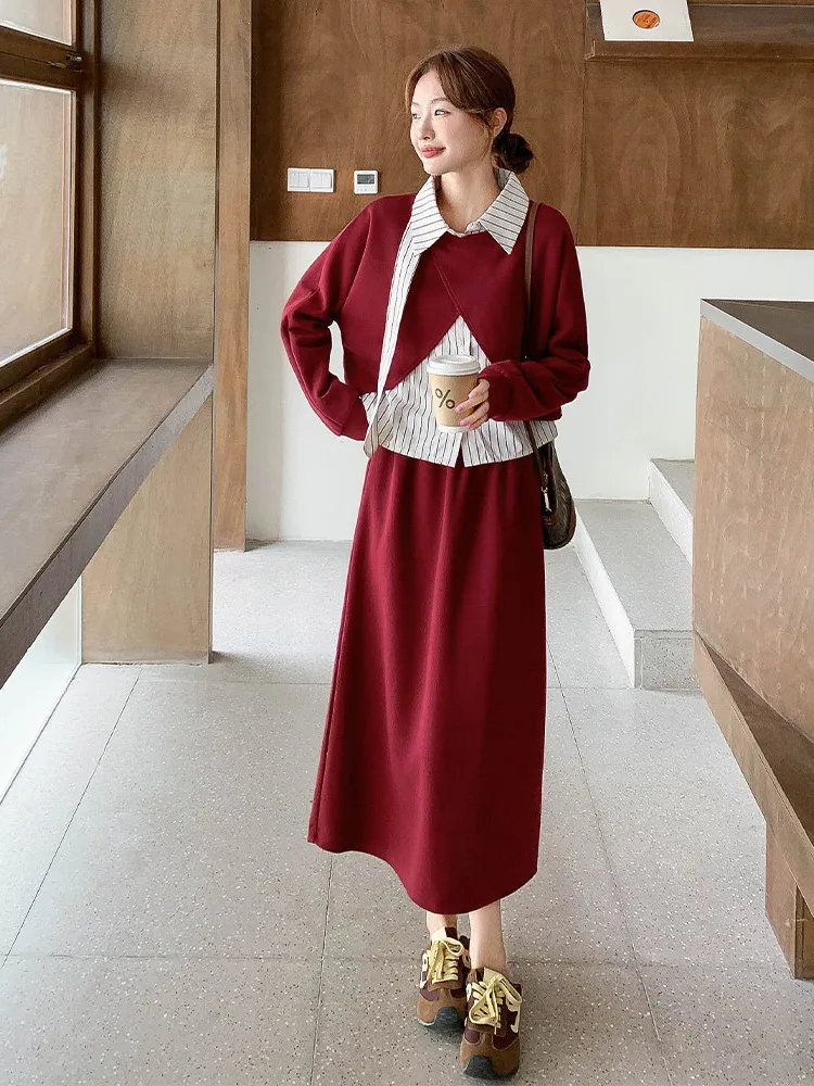 赤のデザインセンスが光る衛衣とスカートの春秋向けコーディネート：30代女性の春服コーデに最適な着こなし