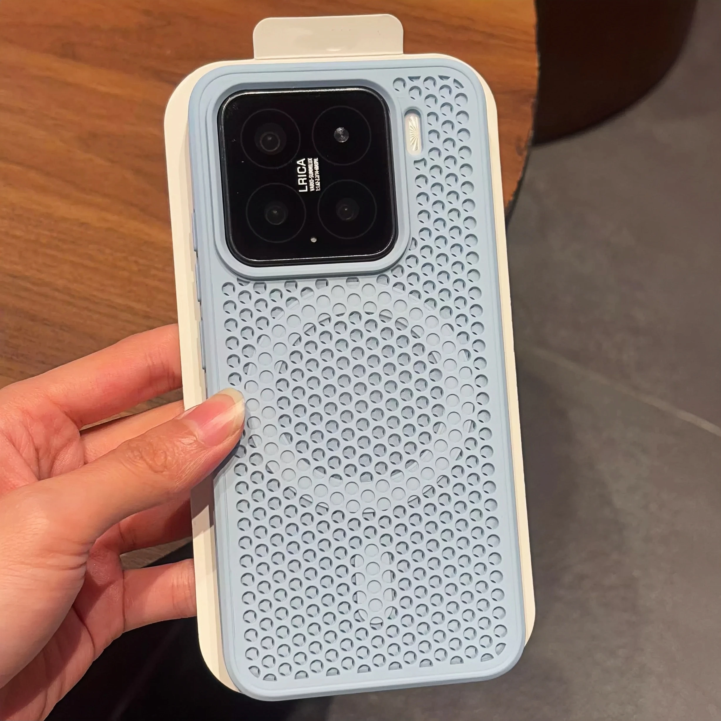 通気性に優れたハニカムデザインのスマートフォンケースは実際どうなのか？